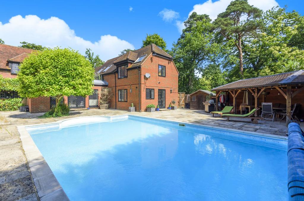 Chestnut Avenue, Wokingham, RG41 6 bed detached house £1,695,000