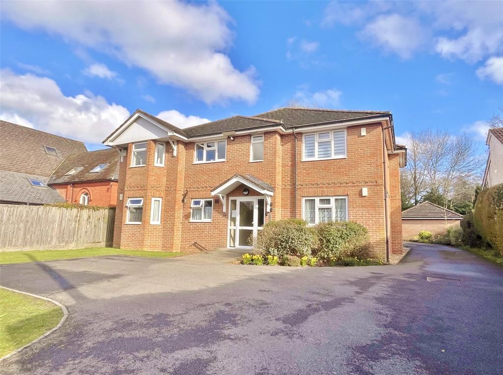 Vicarage Road, Verwood, Dorset, BH31 2 bed apartment for sale £220,000