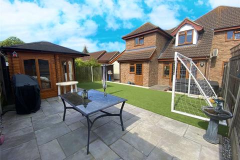 4 bedroom detached house for sale, Gloucester Avenue, Rayleigh, Essex, SS6