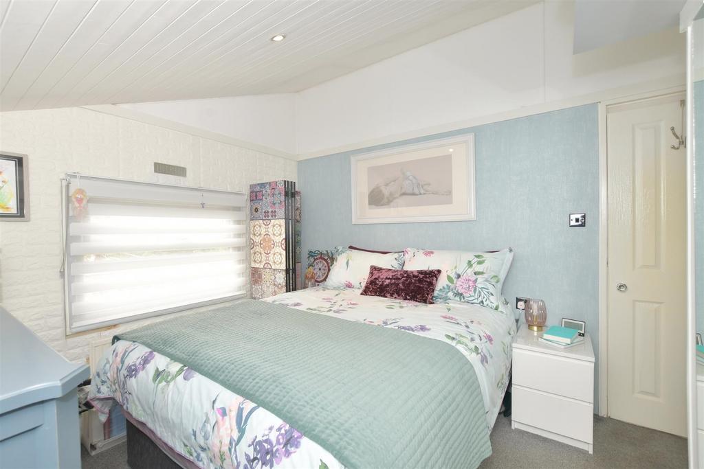 Eastern Road, Portsmouth, Hampshire 2 bed mobile home for sale £85,000