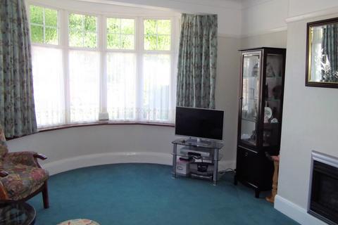 2 bedroom semi-detached bungalow for sale, Mill Park Avenue, Hornchurch  RM12