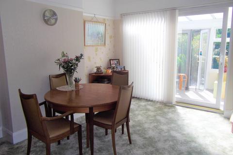 2 bedroom semi-detached bungalow for sale, Mill Park Avenue, Hornchurch  RM12