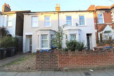 1 bedroom in a house share to rent, Cavendish Road, London, SW19