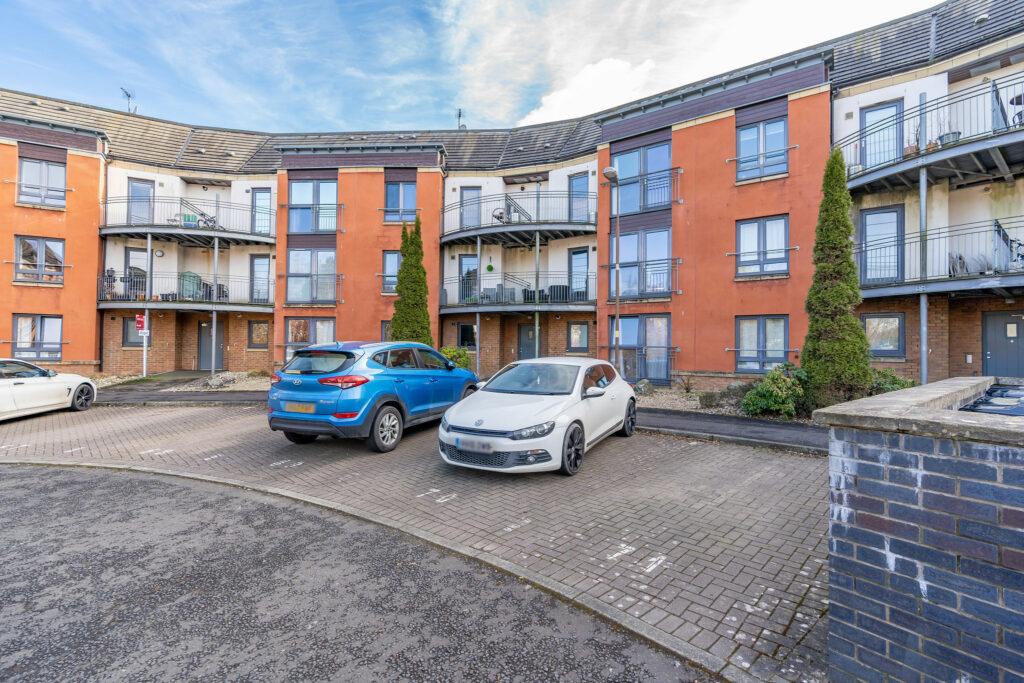 3, 2/2 Kaims Terrace, Livingston EH54... 2 bed flat £145,000