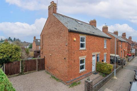 3 bedroom semi-detached house for sale, Pound Bank Road, Malvern, WR14 2DW