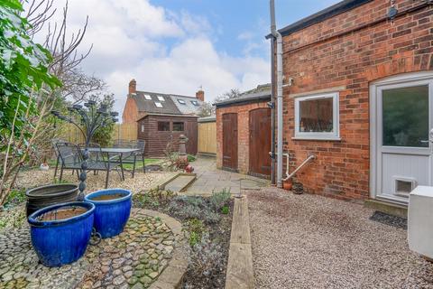 3 bedroom semi-detached house for sale, Pound Bank Road, Malvern, WR14 2DW