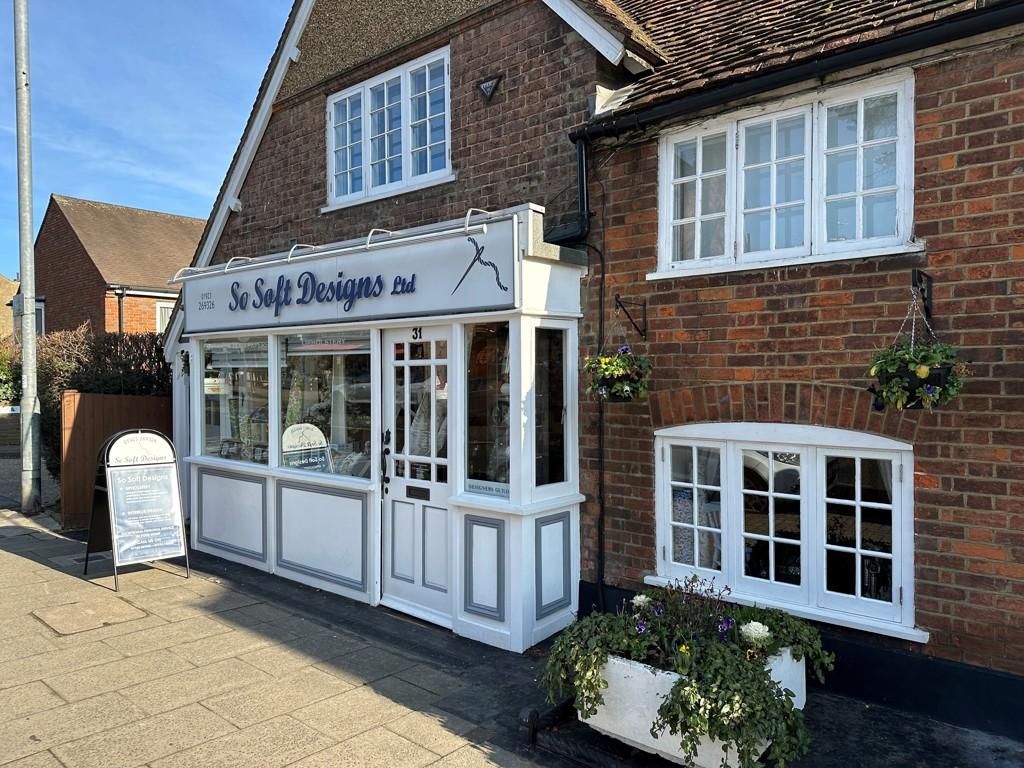 High Street, Kings Langley... Shop £1,500 pcm (£346 pw)