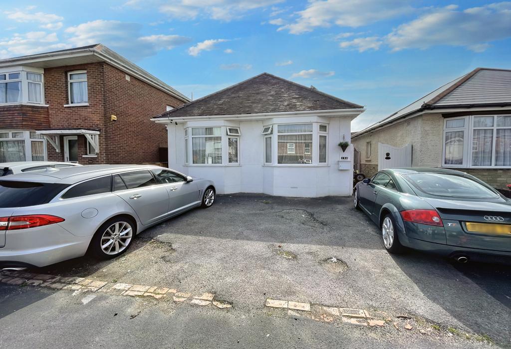 Kinson Road, Bournemouth, Dorset 3 bed detached bungalow for sale £