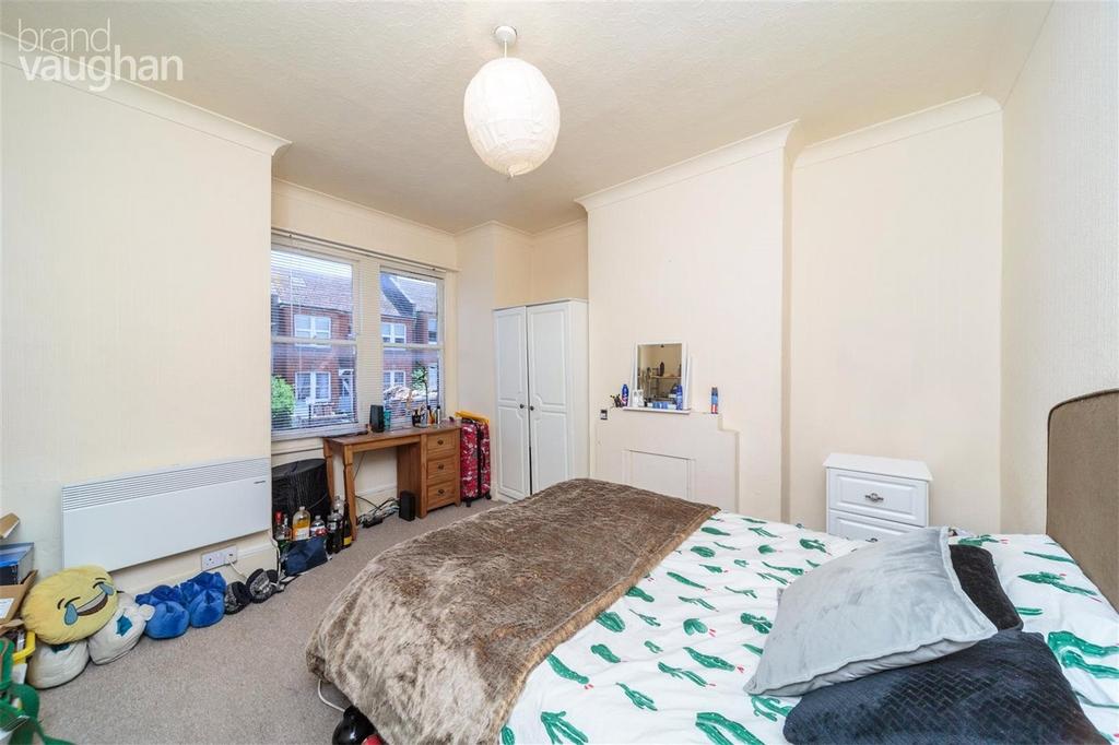 Totland Road, Brighton, BN2 3 bed £2,015 pcm (£465 pw)