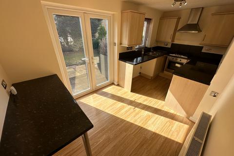 2 bedroom terraced house to rent - Cottesmore Close, Burton-On-Trent, DE15