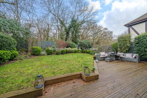 2 Old Manor Way, Chislehurst, BR7 5XS