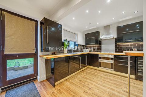 2 Old Manor Way, Chislehurst, BR7 5XS