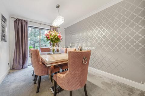 2 Old Manor Way, Chislehurst, BR7 5XS
