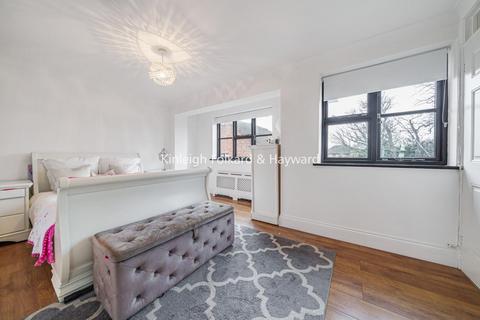 2 Old Manor Way, Chislehurst, BR7 5XS