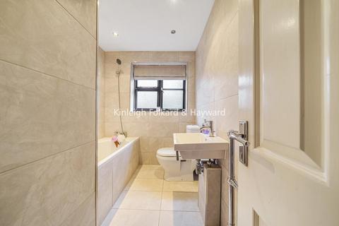 2 Old Manor Way, Chislehurst, BR7 5XS
