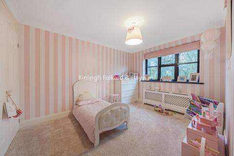 2 Old Manor Way, Chislehurst, BR7 5XS