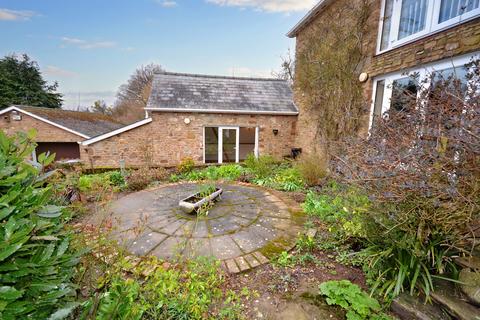 Studio to rent, May Hill