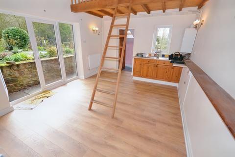 Studio to rent, May Hill