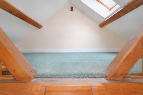 Studio to rent, May Hill