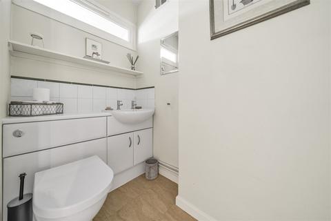 61 Ashleigh Road, Horsham, RH12 2LE