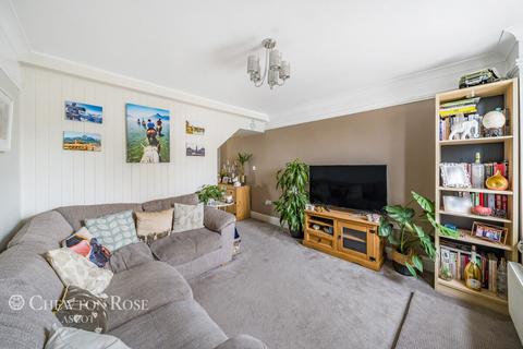 89 Edgell Road, Staines-upon-thames, TW18 2EN