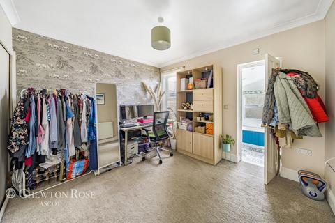 89 Edgell Road, Staines-upon-thames, TW18 2EN
