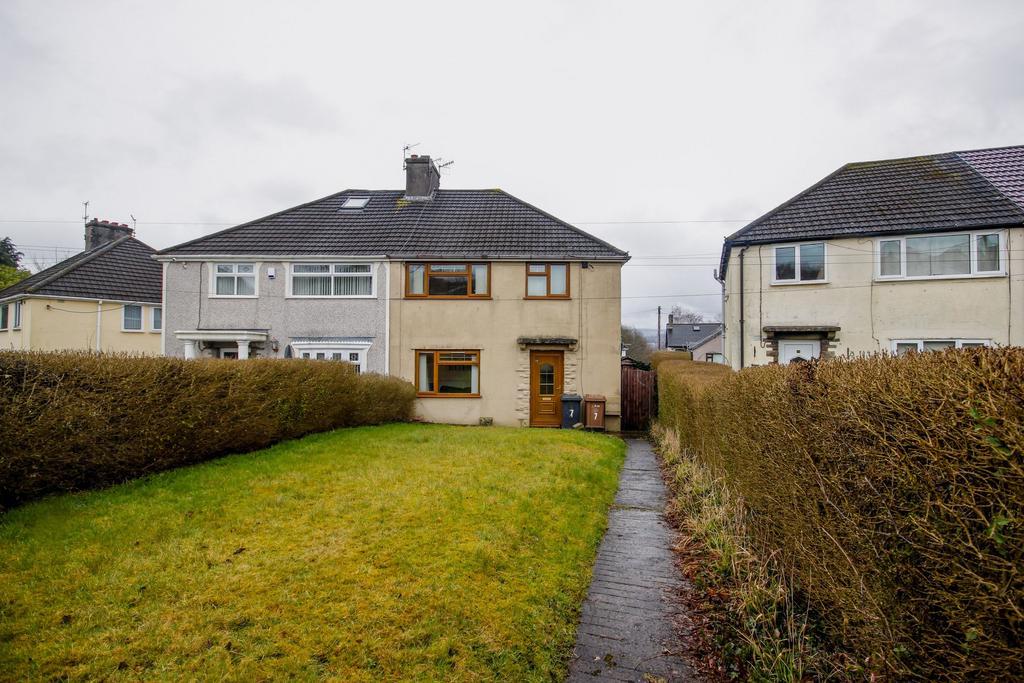 Brynteg Avenue, Pontllanfraith... 3 bed semidetached house £169,000