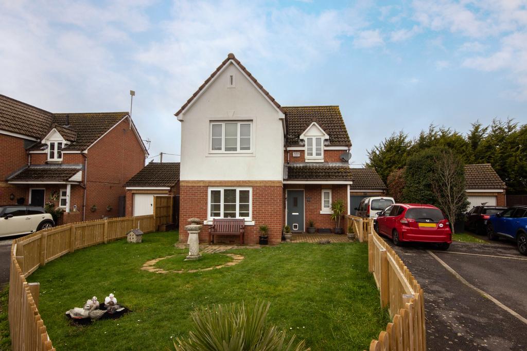 Fairlead Road, Cowes, Isle of Wight 4 bed detached house for sale £