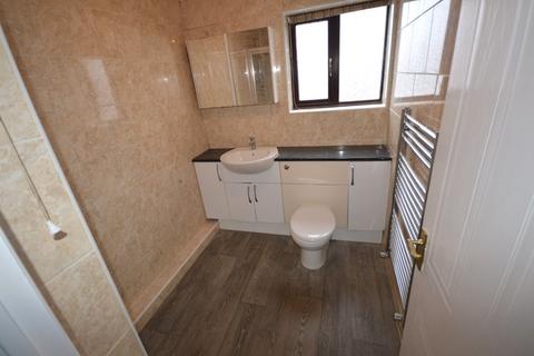 3 bedroom detached house to rent, Lindholme Gardens, Owlthorpe, Sheffield, South Yorkshire, UK, S20