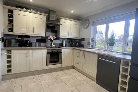 2 Cae Graynor, Tycroes, Ammanford, SA18 3UJ