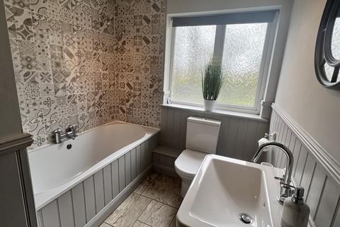 2 Cae Graynor, Tycroes, Ammanford, SA18 3UJ