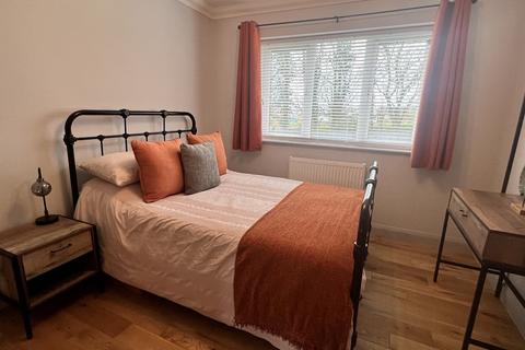 2 Cae Graynor, Tycroes, Ammanford, SA18 3UJ
