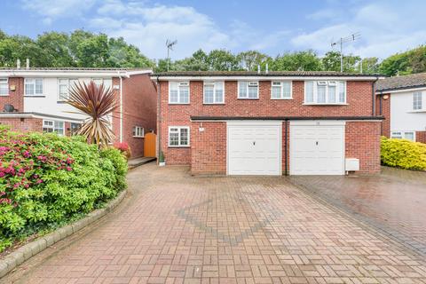 3 bedroom semi-detached house to rent - 9 Poppyfield Close, Leigh-on-sea, Essex SS9 5PJ