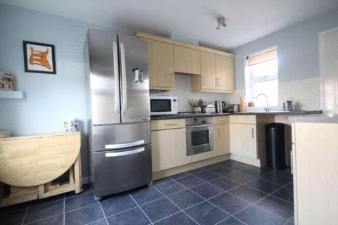 2 bedroom terraced house to rent, Trebah Square,