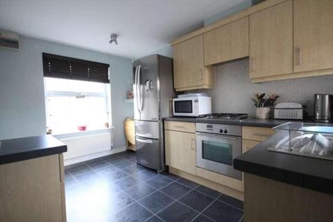 2 bedroom terraced house to rent, Trebah Square,