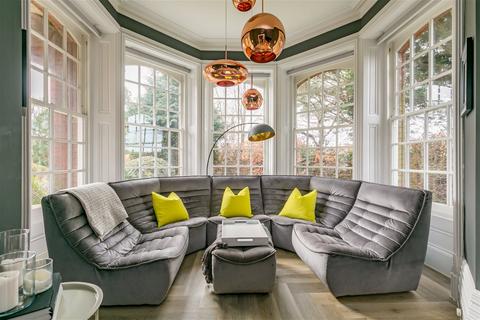 2 bedroom apartment for sale - Summersbury Hall, Summersbury Drive, Shalford, Guildford GU4 8JJ