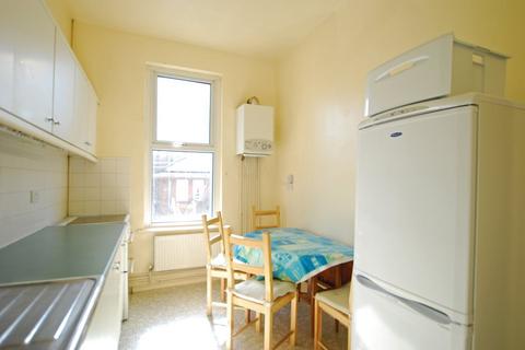 2 bedroom flat to rent, Vartry Road, Stamford Hill