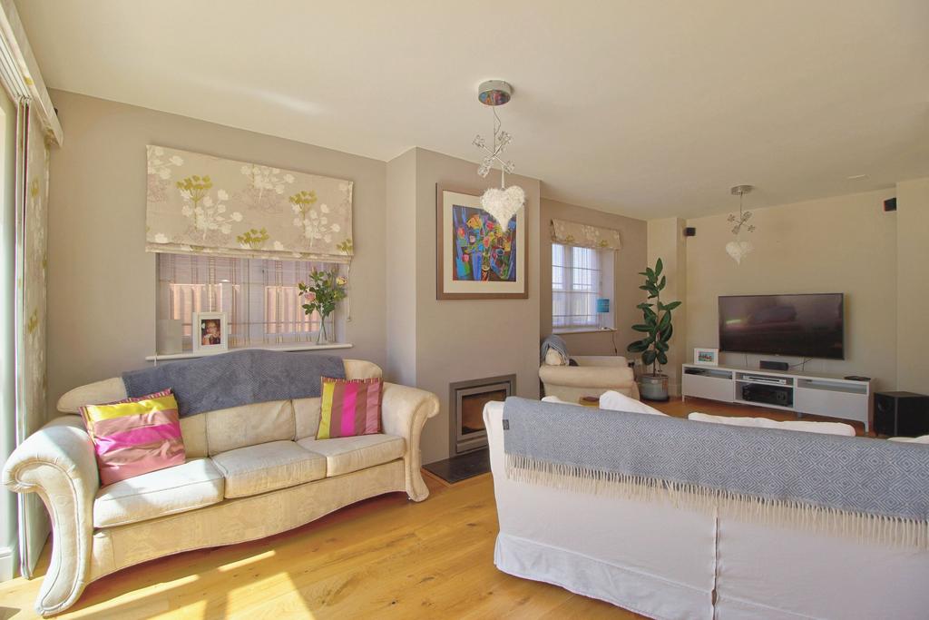 Living room and TV snug