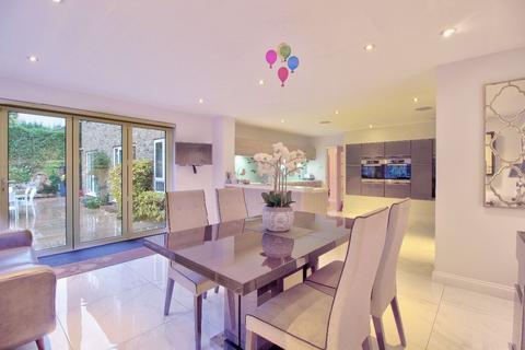 2 Hamilton Drive, Ascot, SL5 9PP