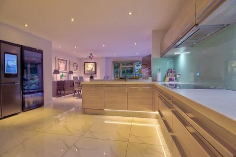 2 Hamilton Drive, Ascot, SL5 9PP
