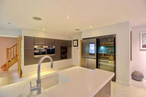 2 Hamilton Drive, Ascot, SL5 9PP