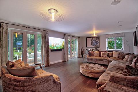 2 Hamilton Drive, Ascot, SL5 9PP
