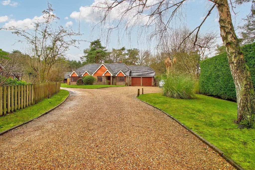 Finchampstead, Wokingham RG40 5 bed detached house for sale £1,100,000