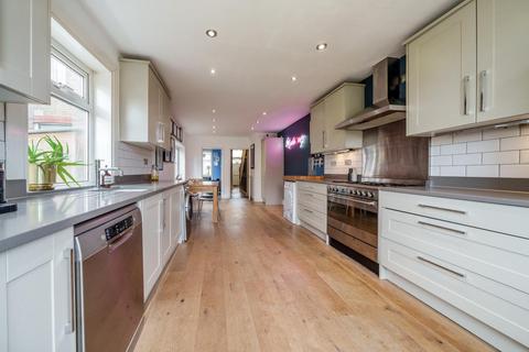 29 Wilton Road, London, SW19 2HB