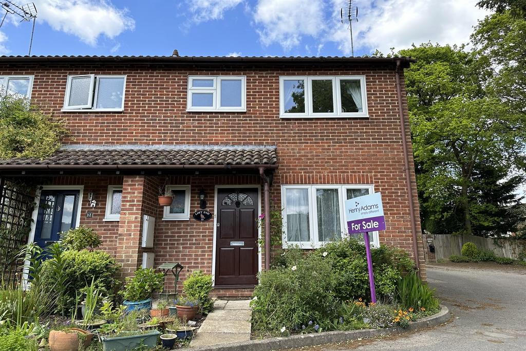 Woodberry Close, Chiddingfold, Godalming, GU8 3 bed semidetached house