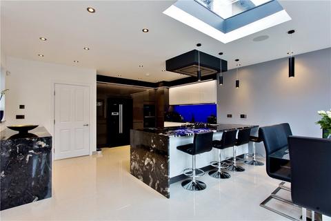 4 bedroom semi-detached house for sale - Wills Crescent, Whitton, Hounslow, TW3