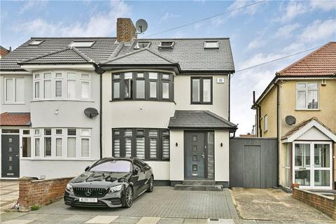 18 Wills Crescent, Whitton, Hounslow, TW3 2JB