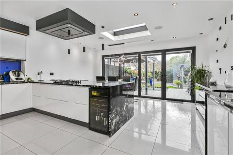 18 Wills Crescent, Whitton, Hounslow, TW3 2JB