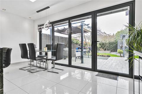 18 Wills Crescent, Whitton, Hounslow, TW3 2JB