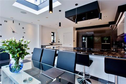 18 Wills Crescent, Whitton, Hounslow, TW3 2JB
